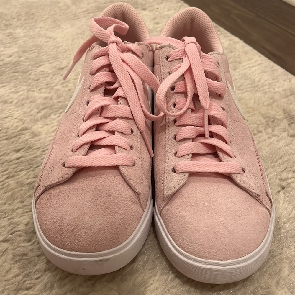 Pink Nikes - Picture 6 of 6